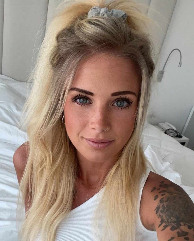 Sabrina "Sashoe" Schuster image